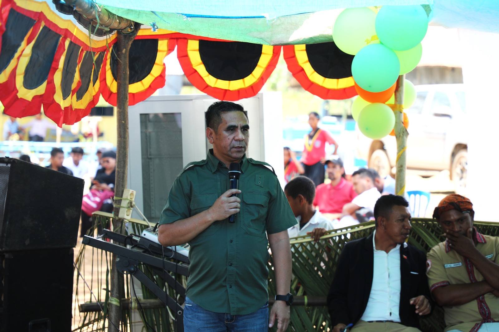 SEKRETÁRIU ESTADU ES#jornalistamario  #MédiaMEJ-ESTV HALO DISTRIBUISAUN KADEIRA NO MEZA BA ESKOLA ESTV LAFAEK MUTIN NOREMA.